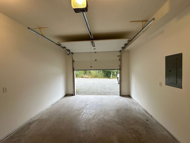 Building Photo - 2847 E Lakeview Rd