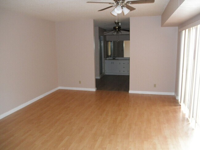 Building Photo - 571 Springdale Cir