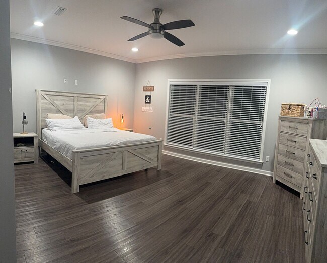 Building Photo - Beautiful 4 BR 2 bath in Prospect Ridge area