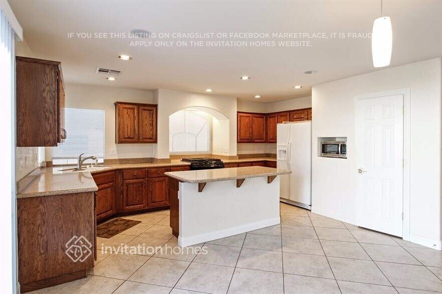 Building Photo - 10870 Fishers Island St