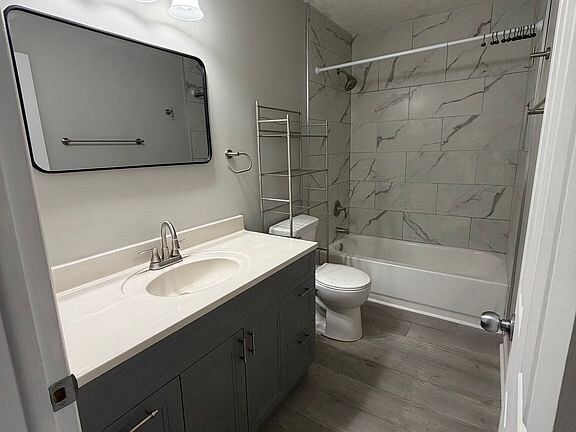 Building Photo - 1500 E 26th St