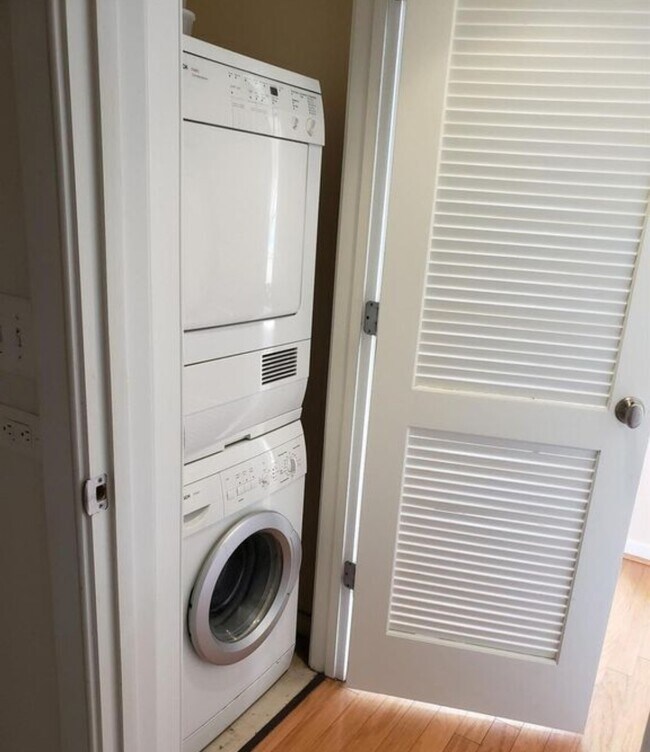 Building Photo - 20 Livingston Ave