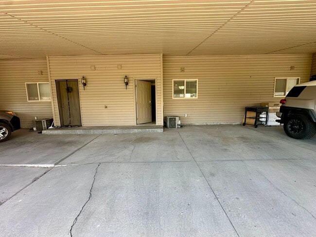 Building Photo - 2-Bedroom Townhome with Central AC and Covered Parking