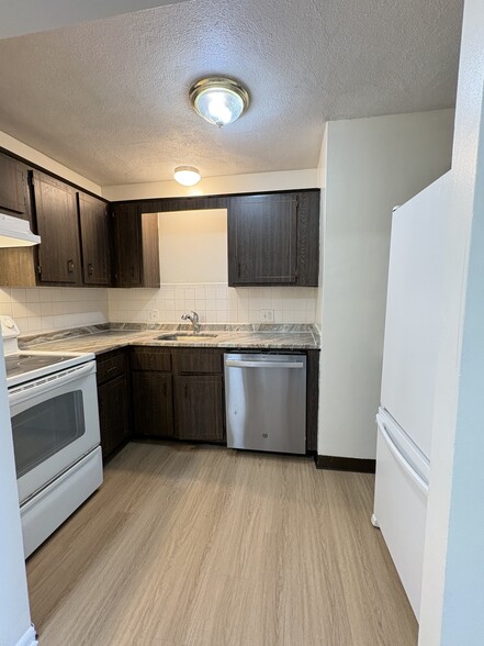 Building Photo - APTS in Everett, Malden, Chelsea & Boston