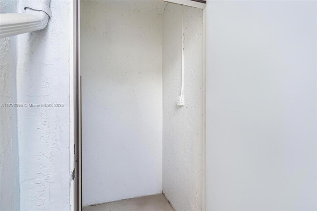Building Photo - 8658 SW 159th Ct