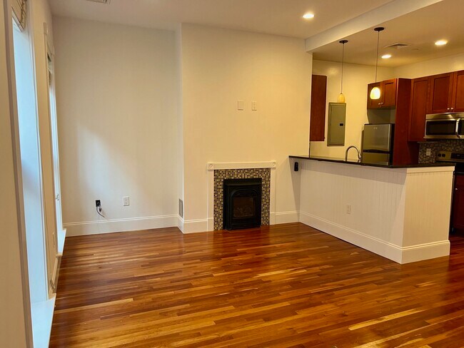 Building Photo - 31 Temple St