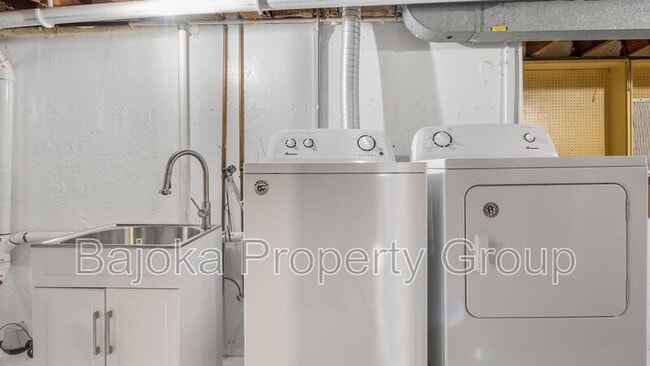 Building Photo - 2626 Windemere Rd