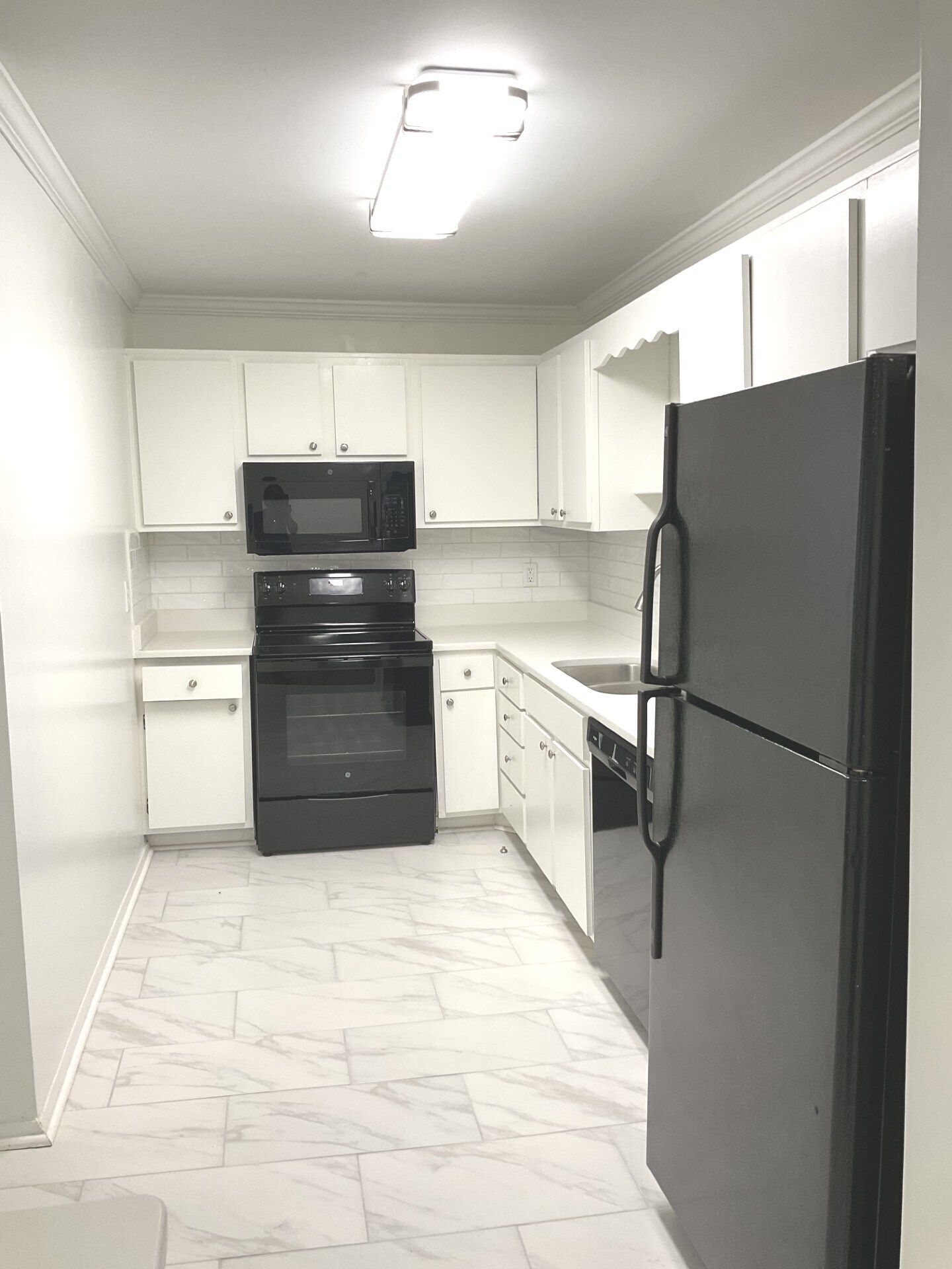 Building Photo - 1001 Woodland Vlg