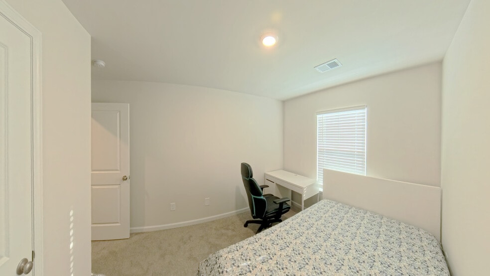 Building Photo - 916 Drake Grove Ln