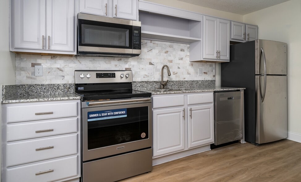 Primary Photo - Beacon Pointe Apartments