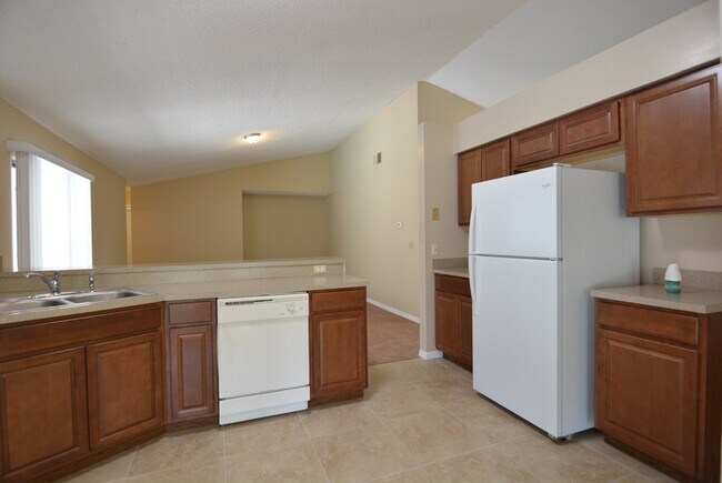 Building Photo - WINDERMERE 4br 2.5ba POOL HOME. Rent includes pool service!