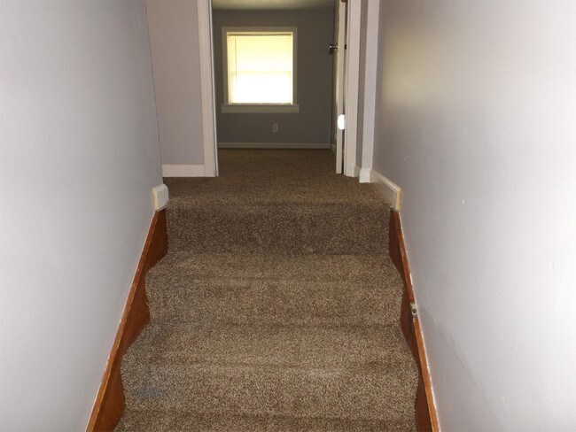 Building Photo - 860 N Lincoln St