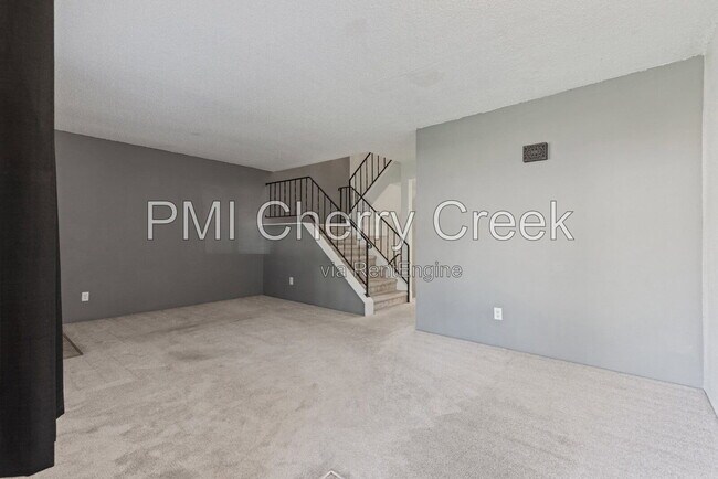 Building Photo - 554 Vance St