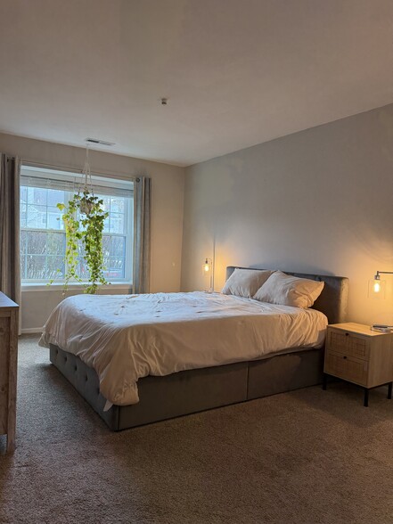 Building Photo - 701 Mews Dr