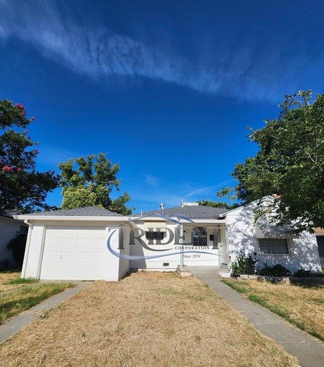 Building Photo - 1117 Divver St