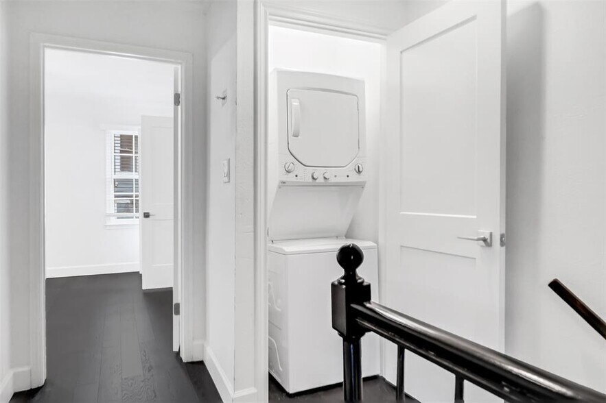 Building Photo - 2610 Whitney St