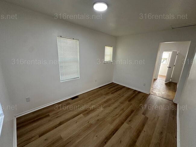 Building Photo - $795 - 1 bed 1 bath - Single Family Home