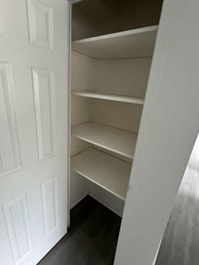 Building Photo - 1 bedroom in Chicago IL 60626