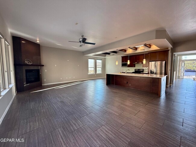 Building Photo - 1252 Desert Mirage Pl