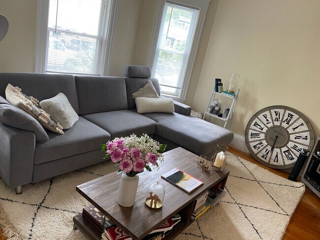 Building Photo - 102 Rogers Ave