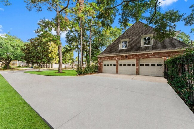 Building Photo - 8911 Tranquil Park Dr