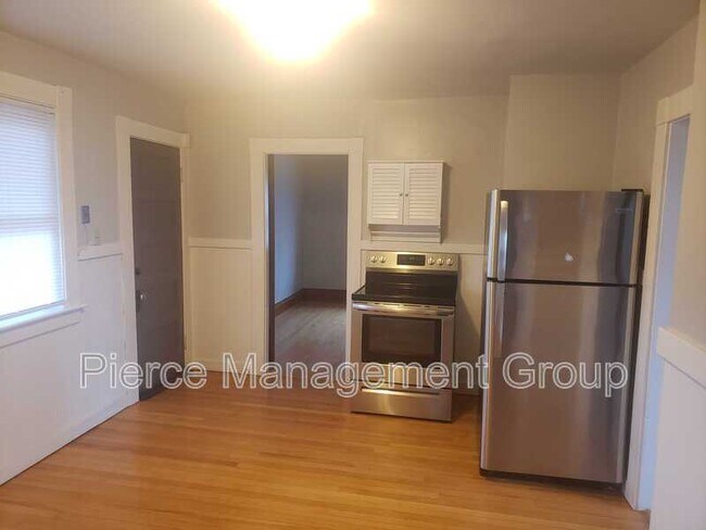 Building Photo - 133 Brook St