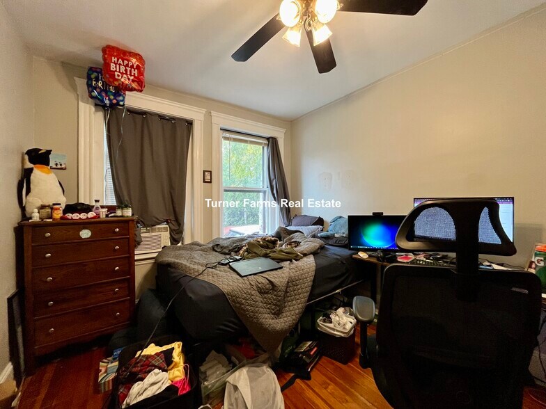 Building Photo - 19 Netherlands Rd