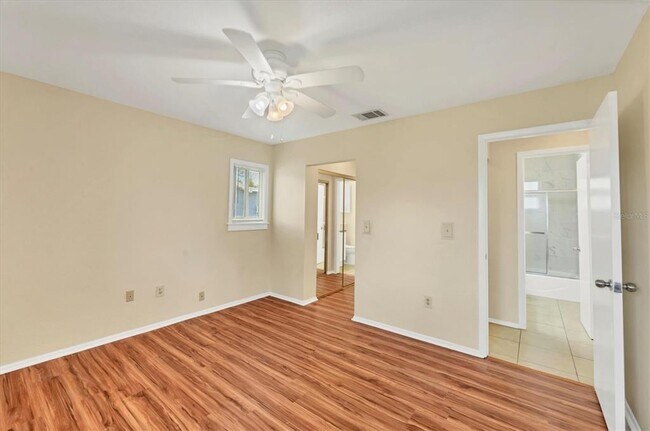 Building Photo - 5439 Kenwood Dr