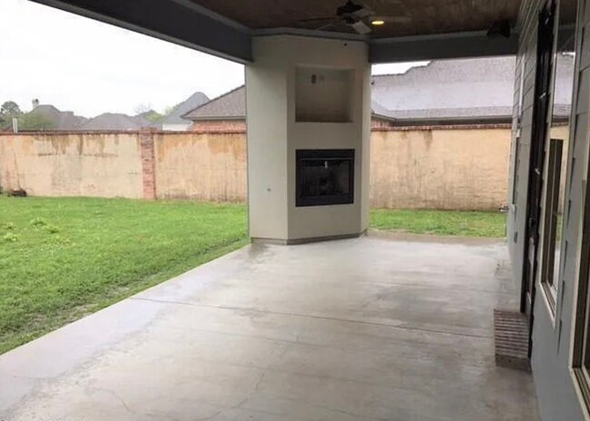 Building Photo - 4-bedroom, 3.5-bathroom home AVAILABLE NOW!
