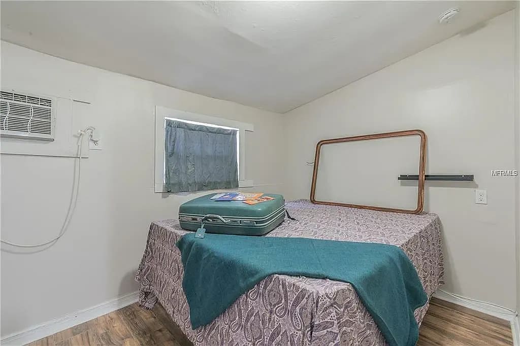 Building Photo - 228 W Jean St