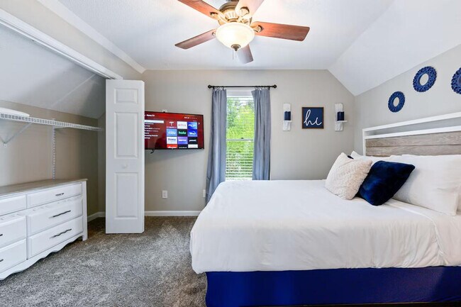 Building Photo - 13 Windfield Dr