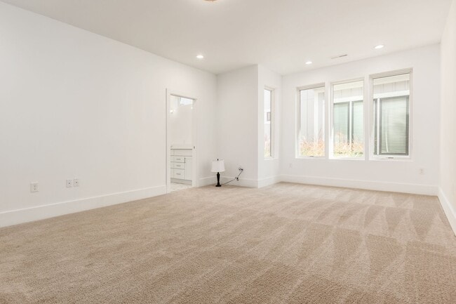 Building Photo - 2978 Bernard View Ln