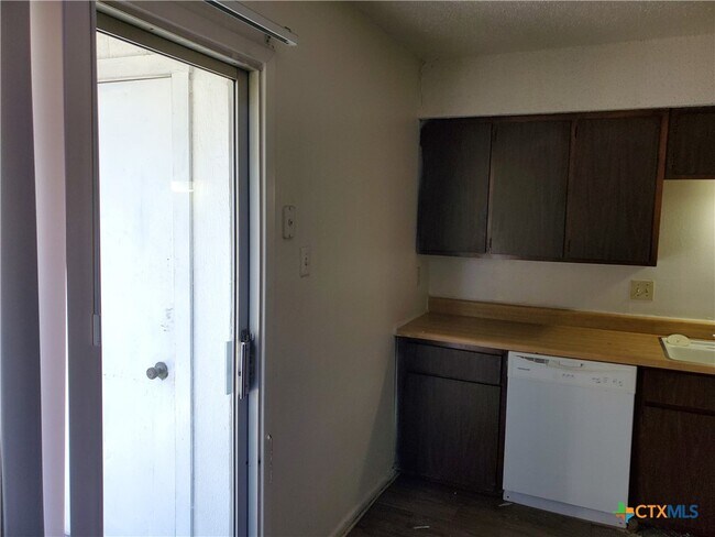 Building Photo - 209 Oak Trail Dr