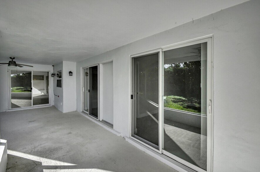 Building Photo - 1060 NW 6th Ter