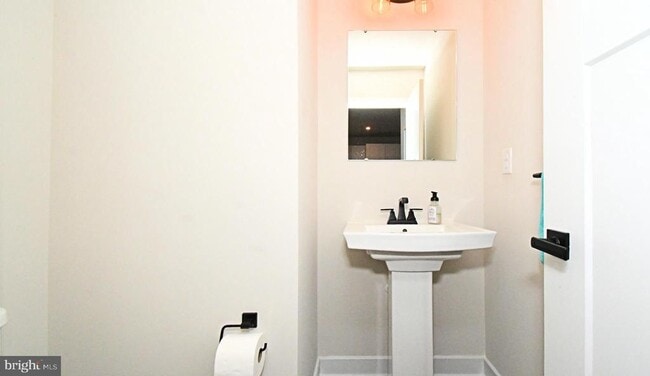 Building Photo - 500 Sterling Dr