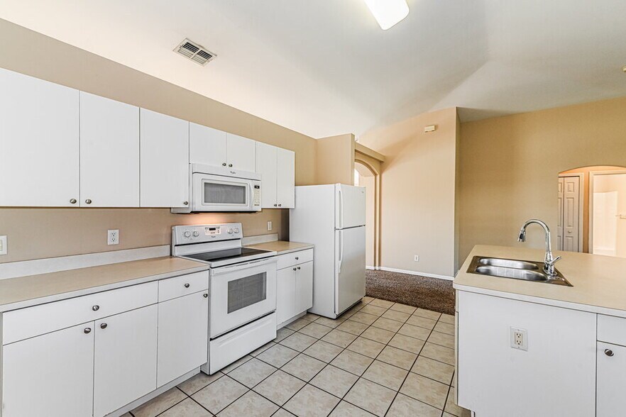 Building Photo - 515 SE 26th Terrace