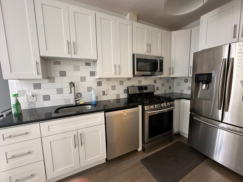 Building Photo - 297 4th St