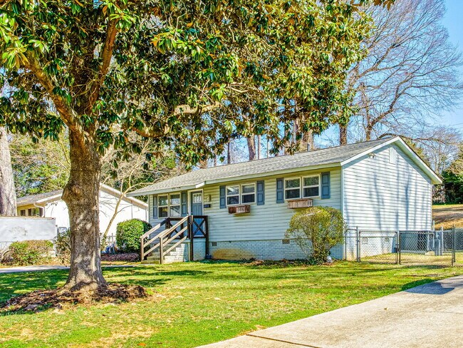 Building Photo - "Charming 2-Bedroom Retreat with Granite Elegance on Thornton Road!"