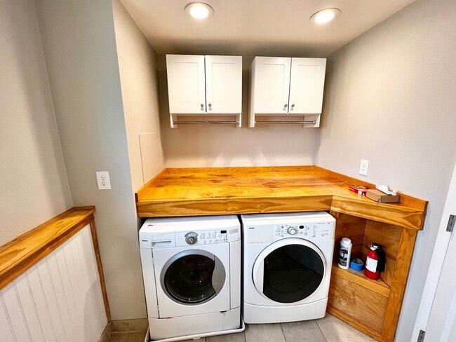 Building Photo - Charming 3-Bed Home with Foothills Views i...