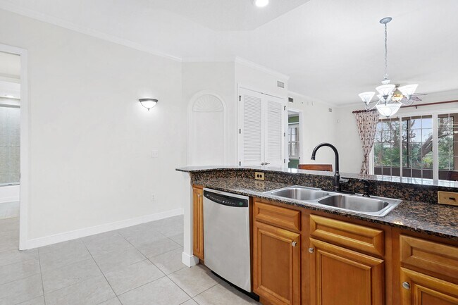 Building Photo - 160 Pantano Cay Blvd