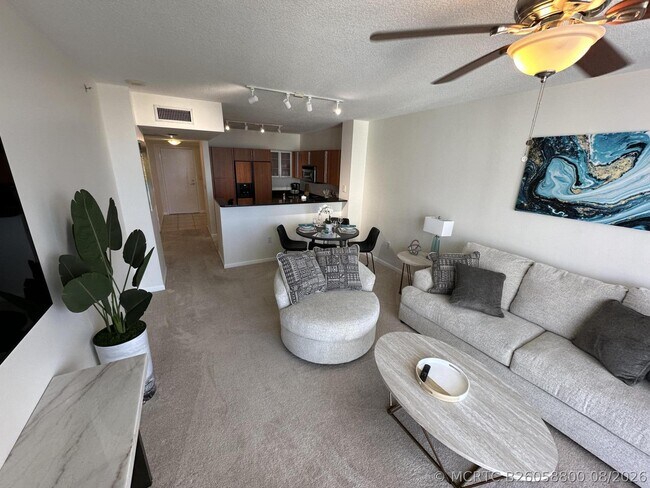 Building Photo - 1551 N Flagler Dr