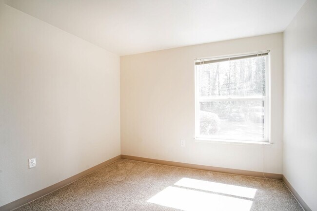 Building Photo - Live by the Lake-- Quiet Corvallis Living - REDUCED RENT!