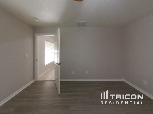 Building Photo - 613 Westview Dr
