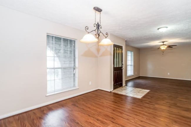 Building Photo - 10123 Sagerock Dr