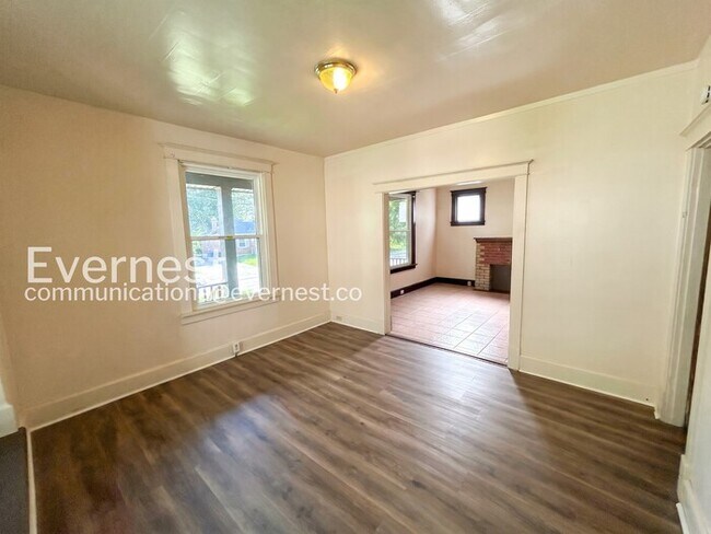 Building Photo - 3 Bed, 2 Bath Home with Off-Street Parking / Vouchers Accepted /Move-In Bonus: Move in this July ...