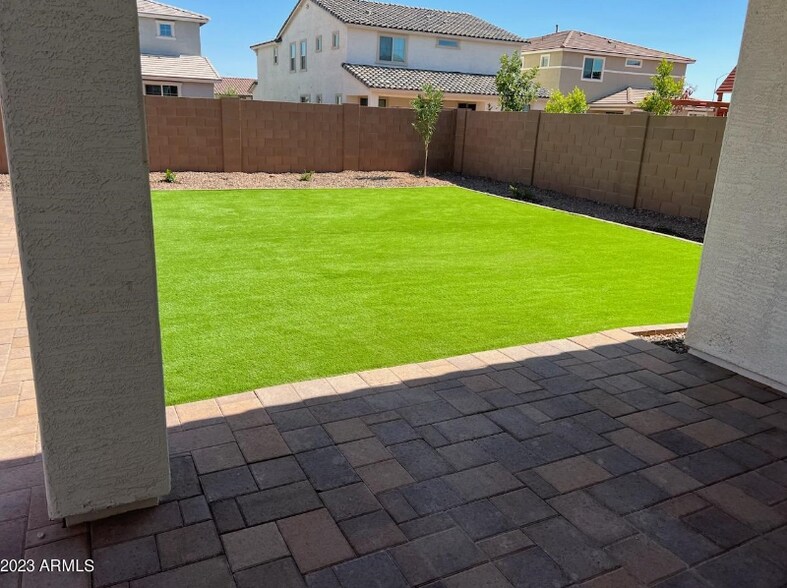 Building Photo - 10945 E Thunderbolt Ave