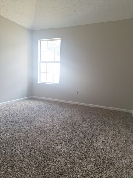 Building Photo - 5646 One Lake Way