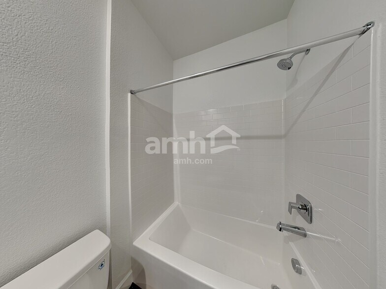 Building Photo - 260 Yasmin Daylily Pl