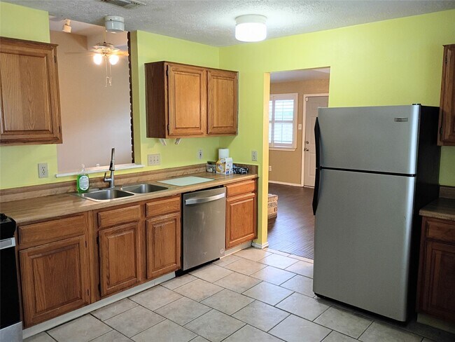 Building Photo - 21406 Golden Dove Dr