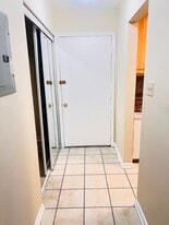 Building Photo - 655 Deepwoods Dr